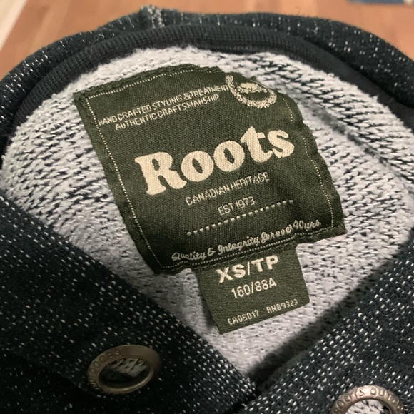 Men’s roots sweater size XS fits comfortable - Picture 3 of 3